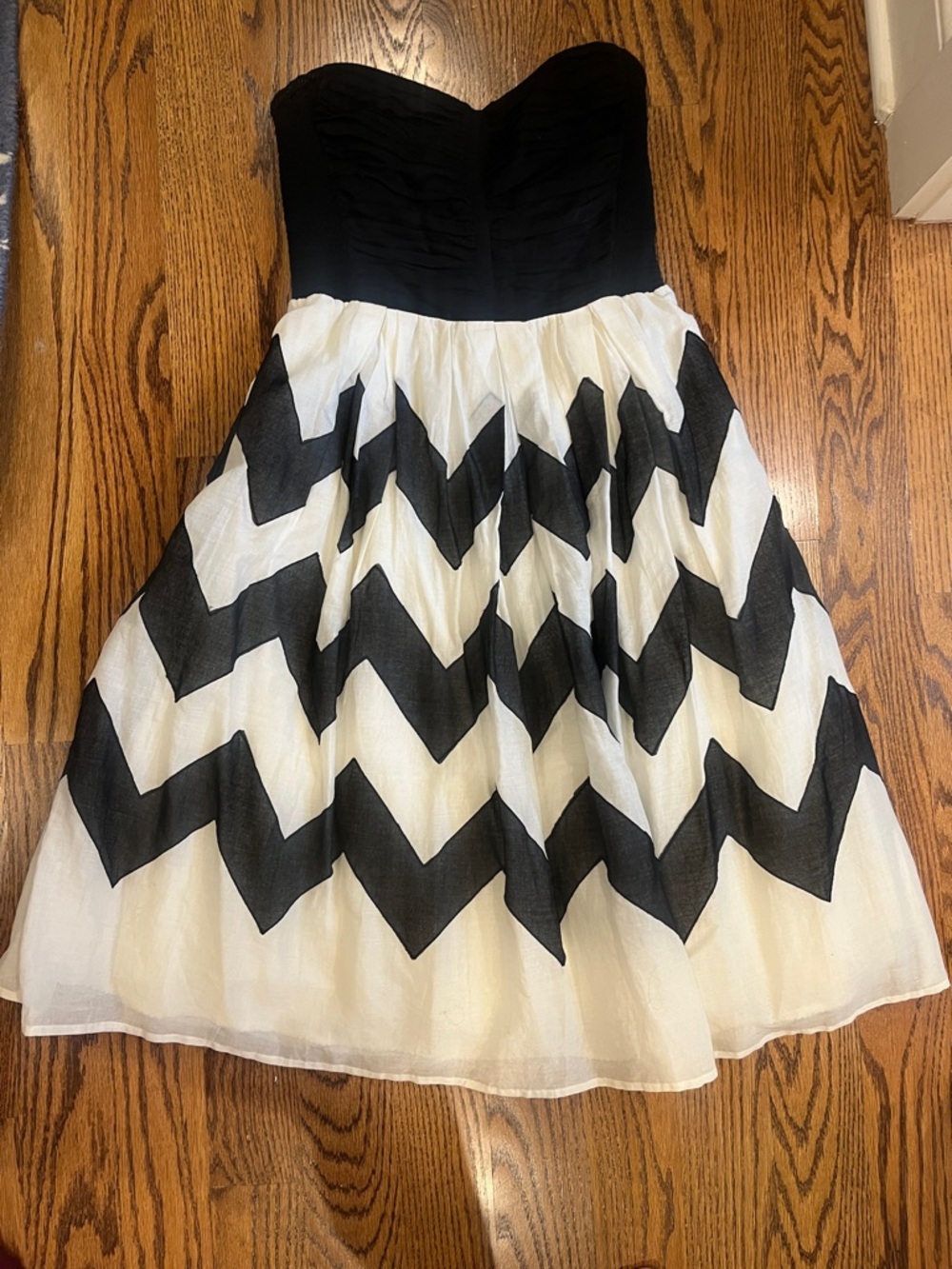 Gorgeous Black & White Chevron Strapless Dress